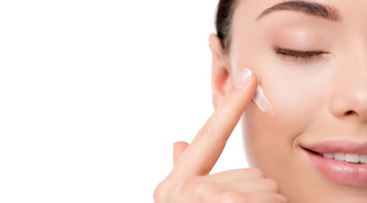 Beauty routine di dicembre: luminosità e protezione contro il freddo