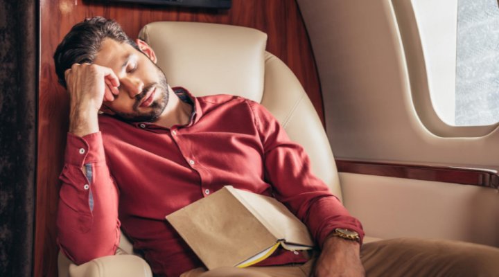 Come Combattere il Jet Lag: Strategie e Rimedi