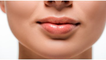 Labbra secche e screpolate? Ecco cosa fare subito