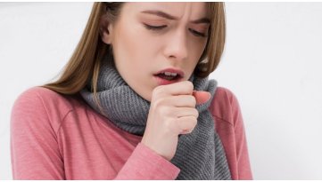 Quando la tosse persiste: i segnali per cui è utile un consulto in farmacia