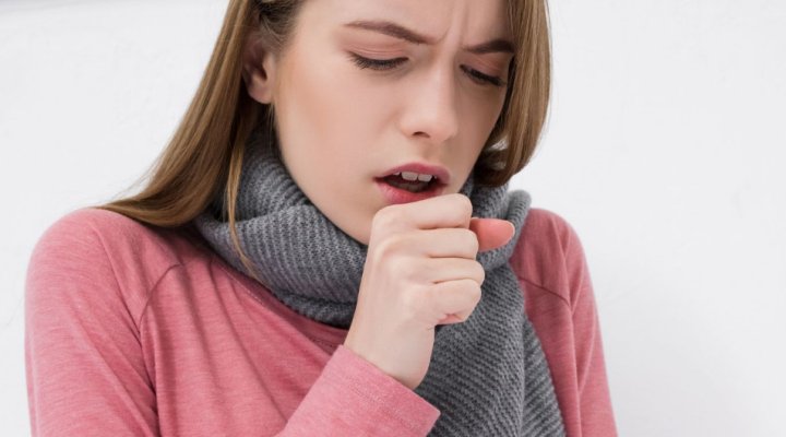 Quando la tosse persiste: i segnali per cui è utile un consulto in farmacia